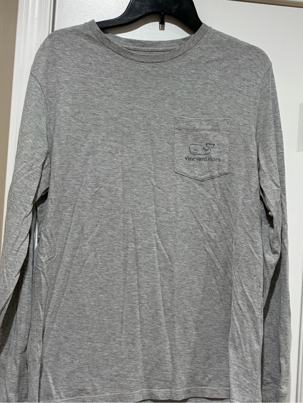 Vineyard Vines Long-Sleeve Pocket Tee in Heather Gray